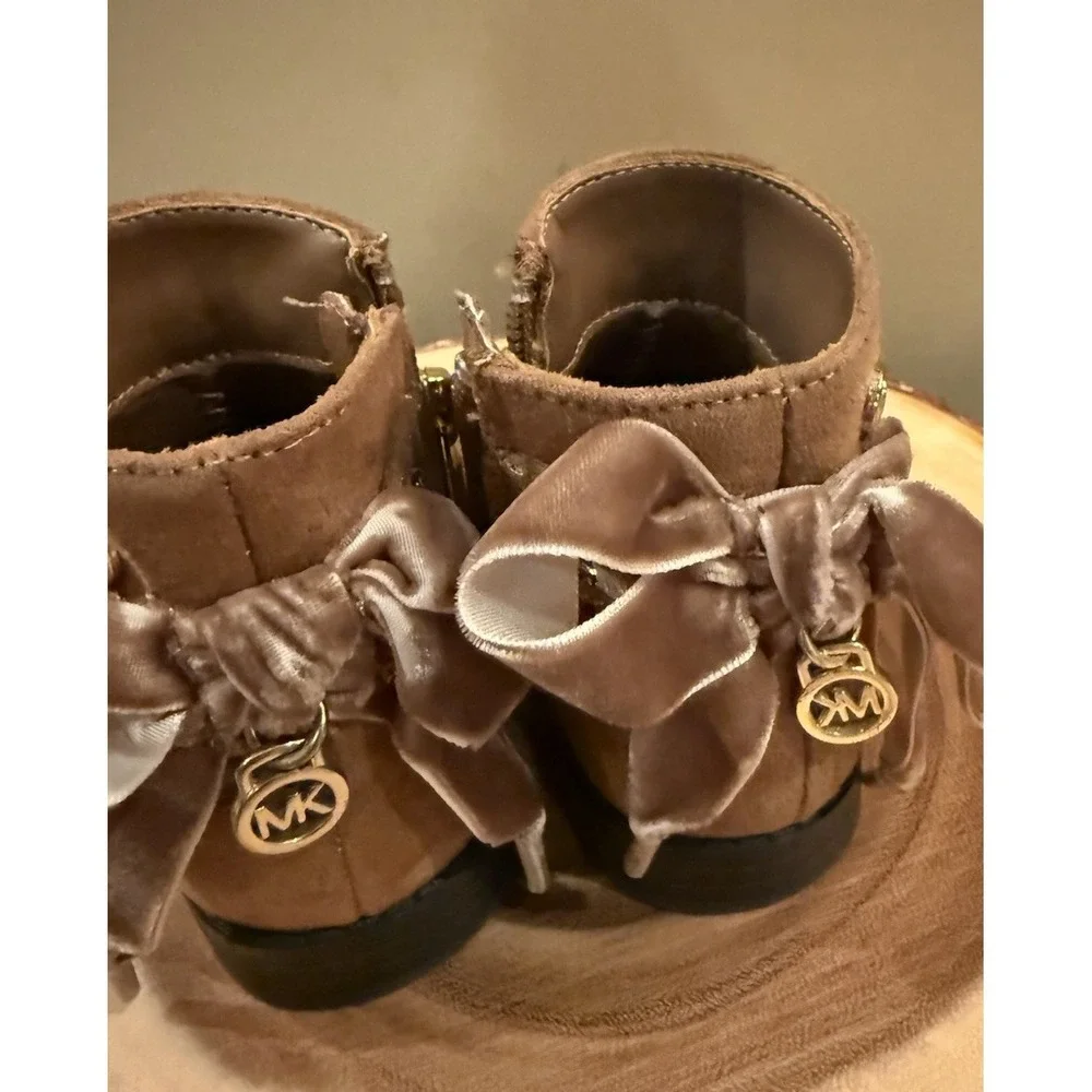 MICHAEL‎ Michael Kors Emma Deb Bow Charm Bootie Baby Girl's 5 Caramel New